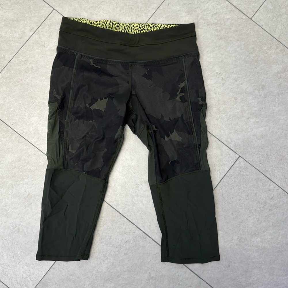 Camo Capri LuLulemon - Size 6